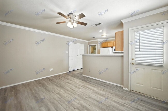 Building Photo - 1321 Village Garden Dr
