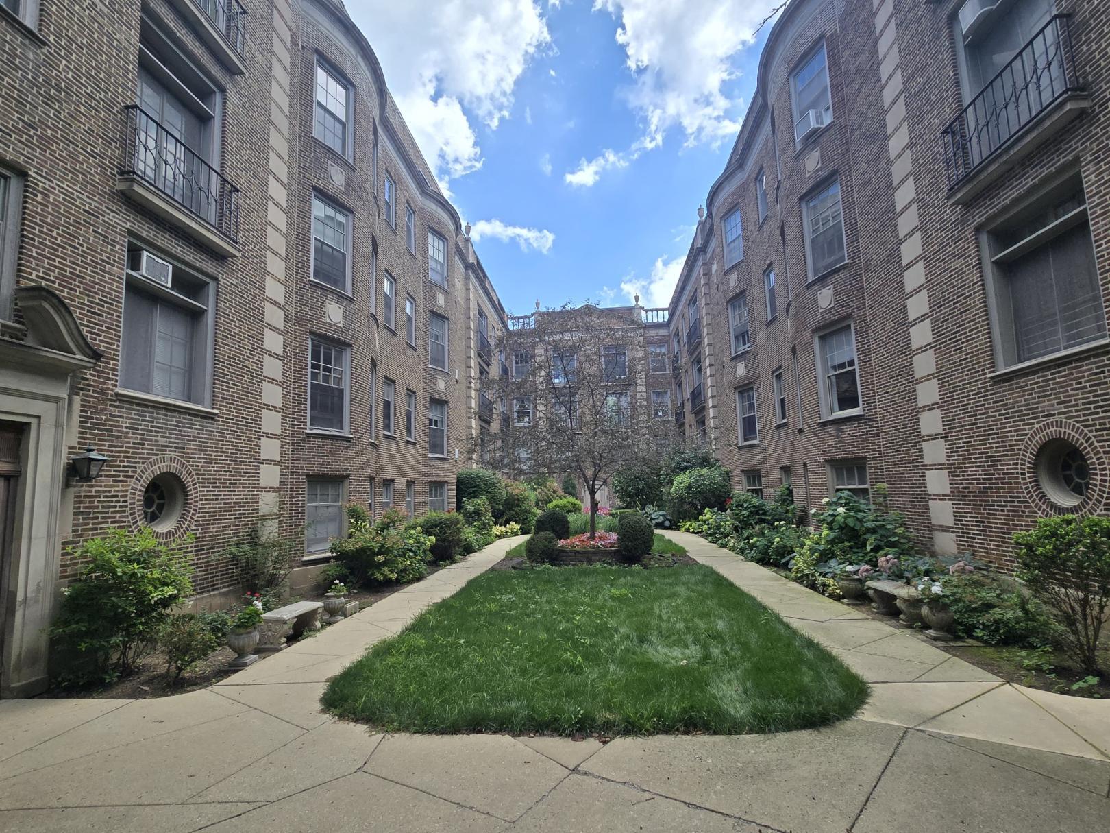 Building Photo - 907 Elmwood Ave