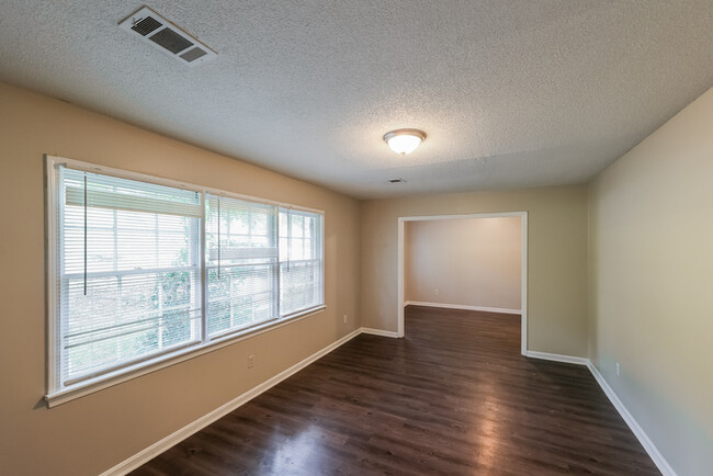 Building Photo - Cozy Home in Northport, AL