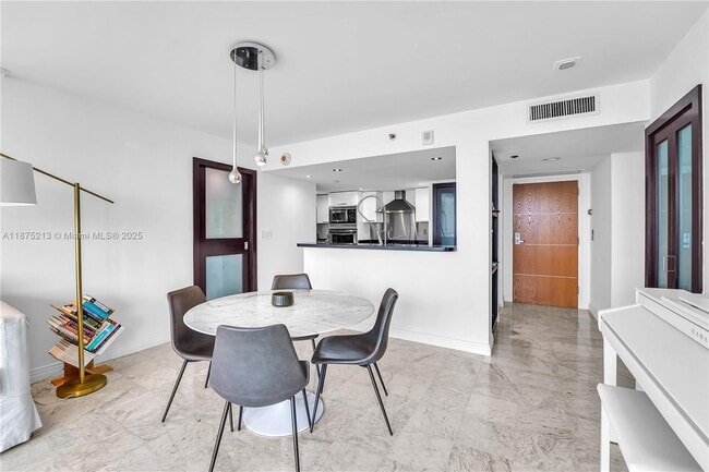 Building Photo - 400 South Pointe Dr