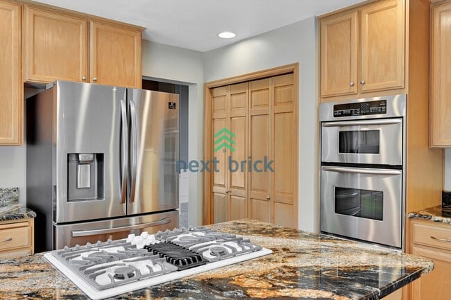 Building Photo - 4 BED & 2.5 BATH FOR RENT