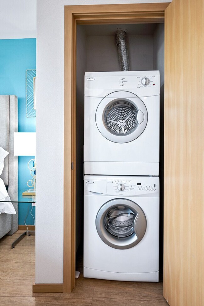 Building Photo - 2710 17th Ave S