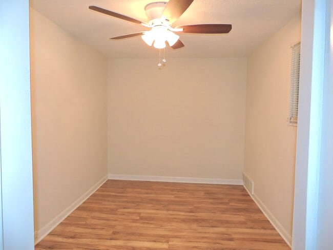 Building Photo - 3 Bed - 2 Full bath Ranch for Rent - Compl...