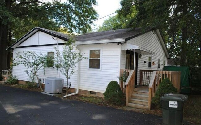 Building Photo - Beautiful 3-Bed Home in Prime Jeffersontown Location!