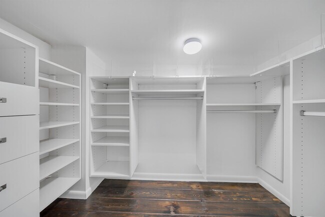 Building Photo - 214 9th St