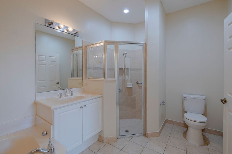 Building Photo - 805 Middleton Dr SW