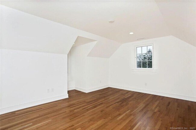 Building Photo - 50 Oak St