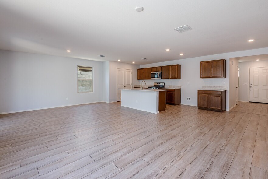 Family room/dining - 16238 W La Ventilla Way