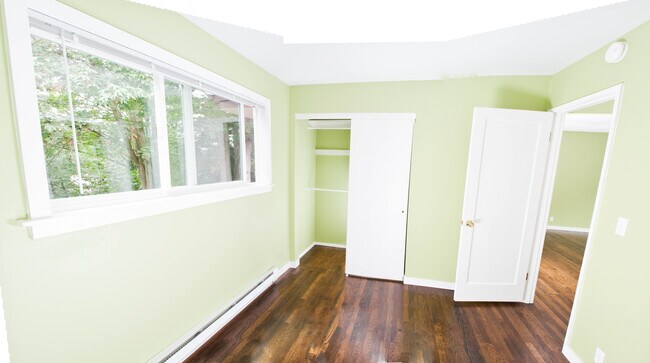 Building Photo - 1006 W Nickerson St