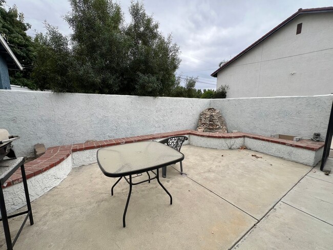 Building Photo - Studio unit with large patio yard