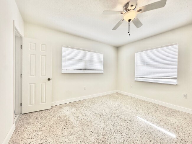 Building Photo - 3bed/2bath Home Off Treasure Island Causew...
