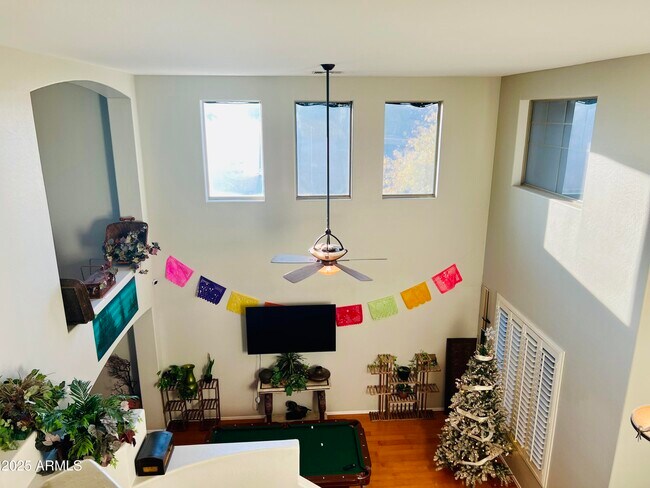 Building Photo - 1807 E Valencia Dr