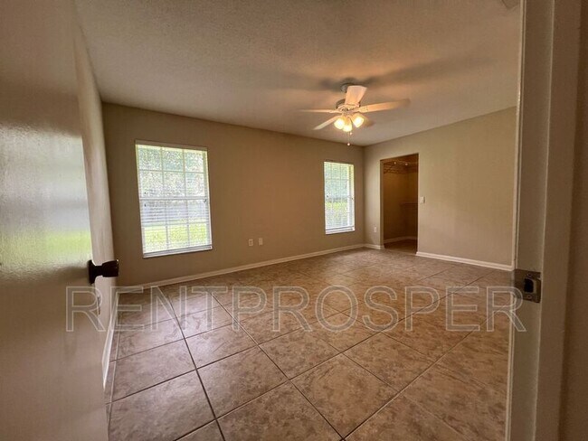 Building Photo - 360 Vincent Dr