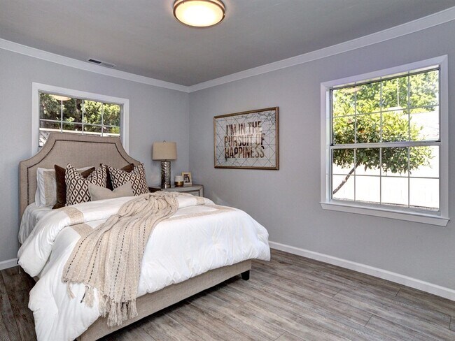 Building Photo - 1545 Walnut Grove Ave