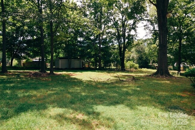 Building Photo - 601 S Cedar Ave