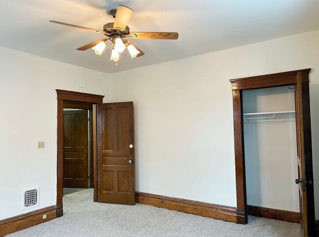 Building Photo - Recently Updated first floor apartment within walking distance to Main St  Grove City !