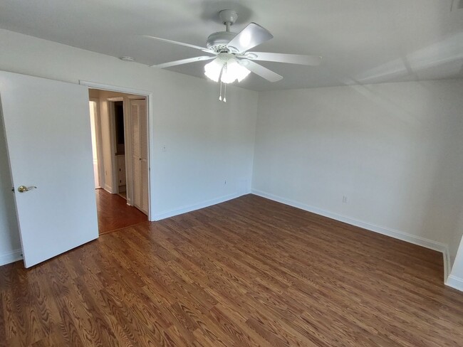 Building Photo - 2-Story Townhome WALKING DISTANCE TO THE BEACH! COMMUNITY POOL!