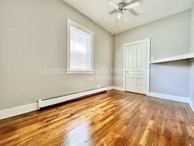 Building Photo - 429 Carrier St NE