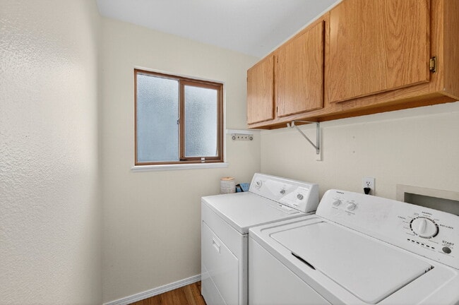 Building Photo - Available Immediately! Beautiful home in the Fairfax and Briargate neighborhood!