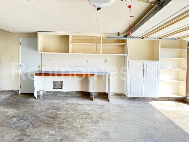 Building Photo - 1553 Palomar Dr