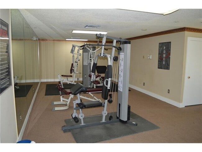 Building Photo - Lovely 1 Bedroom 1 Bath with GREAT AMENITIES!