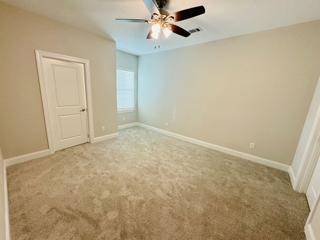 Building Photo - 3BR/3.5BA Townhome in The Crossing at Oxfo...