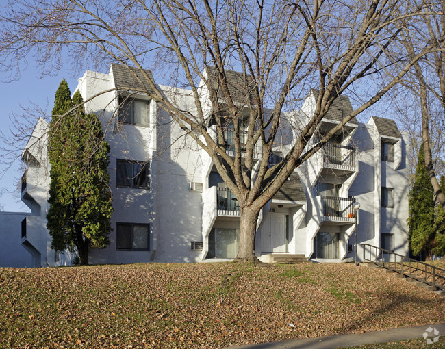 Primary Photo - Riverview Apartments