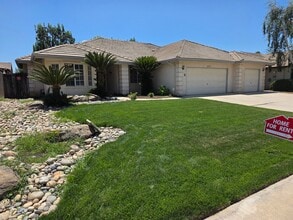 Building Photo - Beautiful 4 Bedroom 2 Bath Home