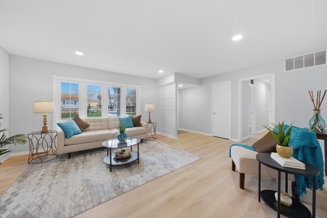 Building Photo - 593 Bristol Ln