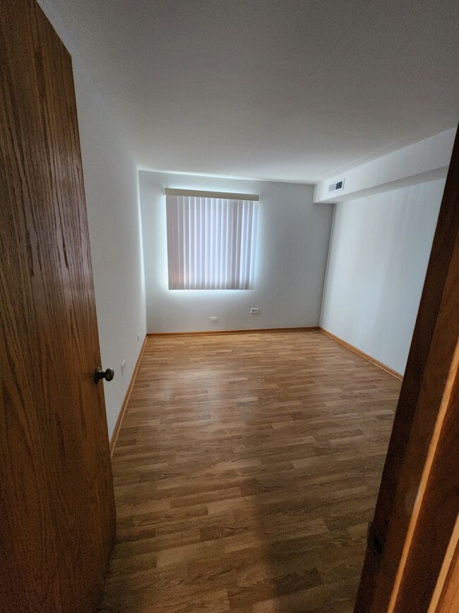 Building Photo - 5231 James Ln