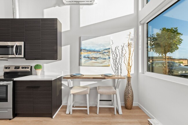 Building Photo - Modern 1x1 - Premier National City Location. Immediate Move-In!