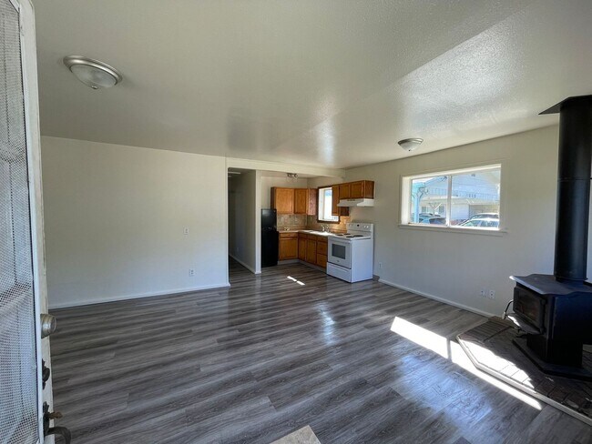 Building Photo - 2148