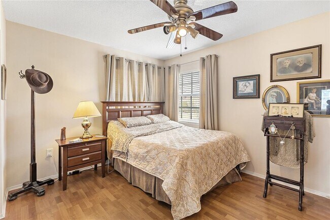 Building Photo - 4527 Hamlets Grv Dr