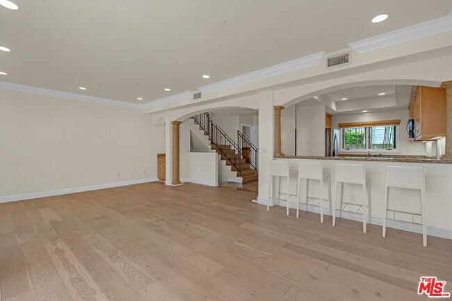 Building Photo - 1022 10th St