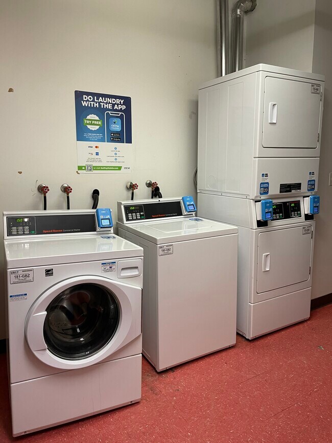 Building Photo - 621 S Plymouth Ct