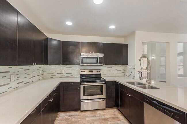 Building Photo - 2538 N 131st Ln