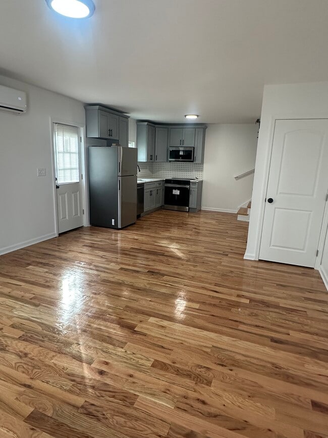 Building Photo - 15 Church St