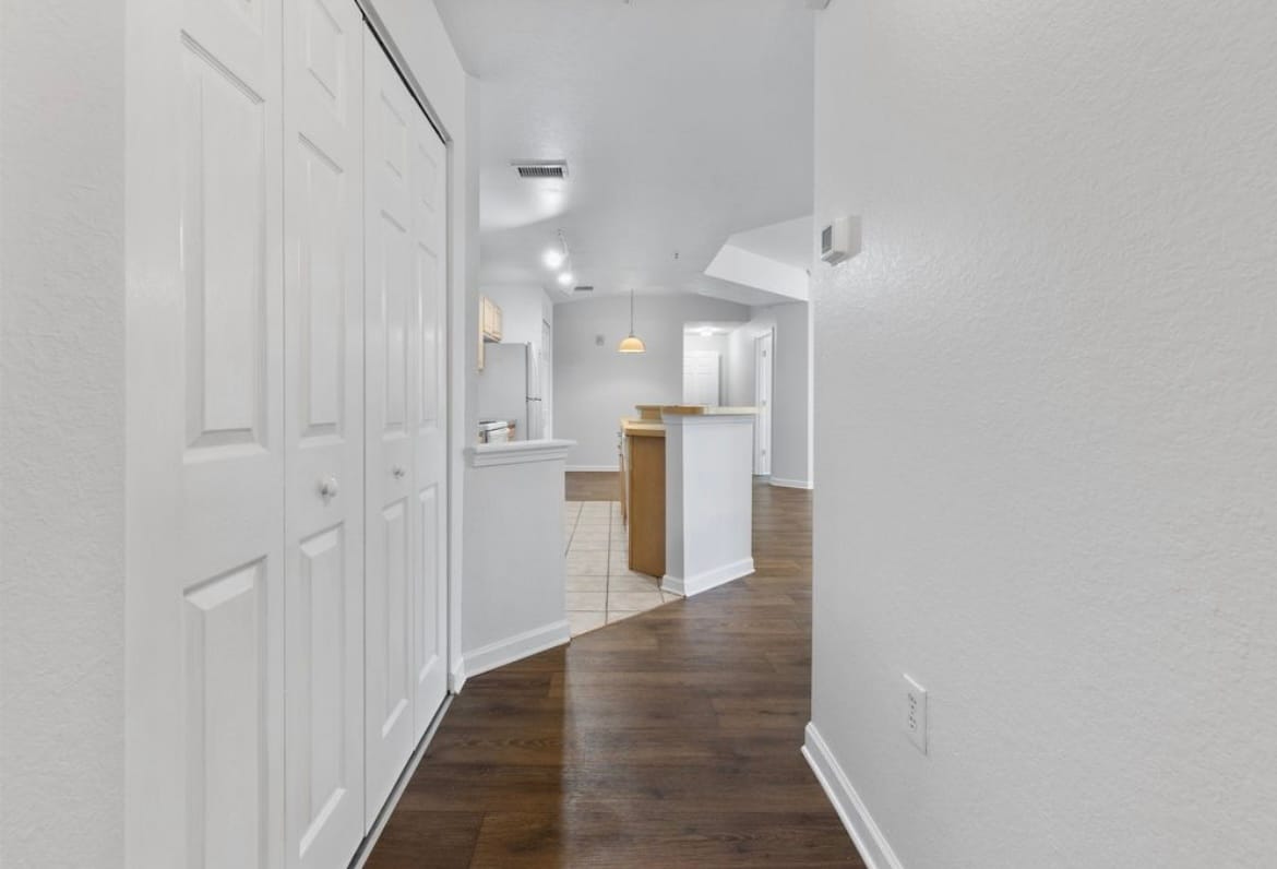 Building Photo - 405 S Villa San Marco Dr