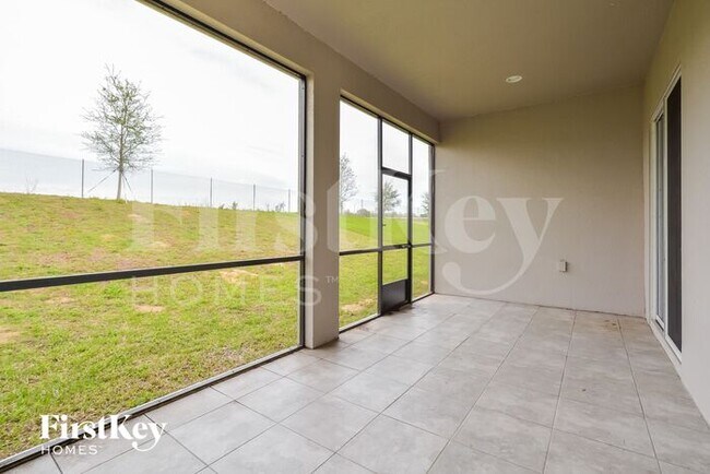 Building Photo - 824 Grand Hilltop Dr