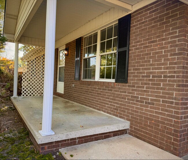 Building Photo - 597 Bluebird Dr