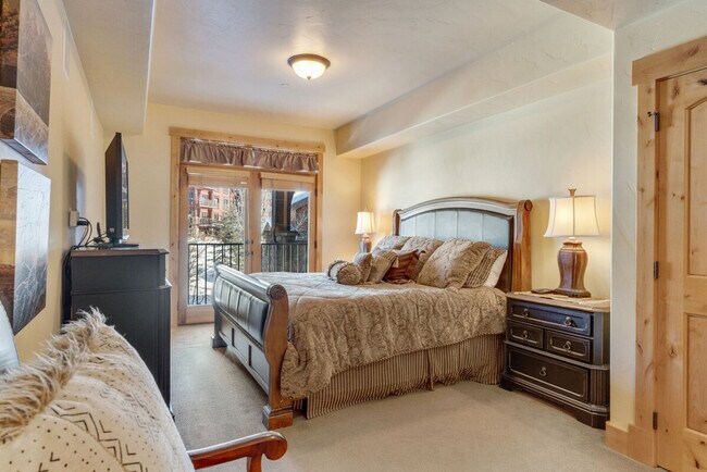 Building Photo - 2900 Blackhawk Ct