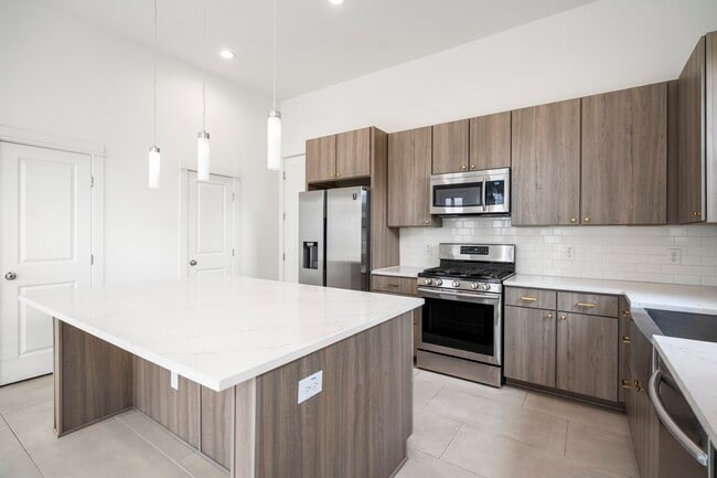 Building Photo - 594 Janisch Rd