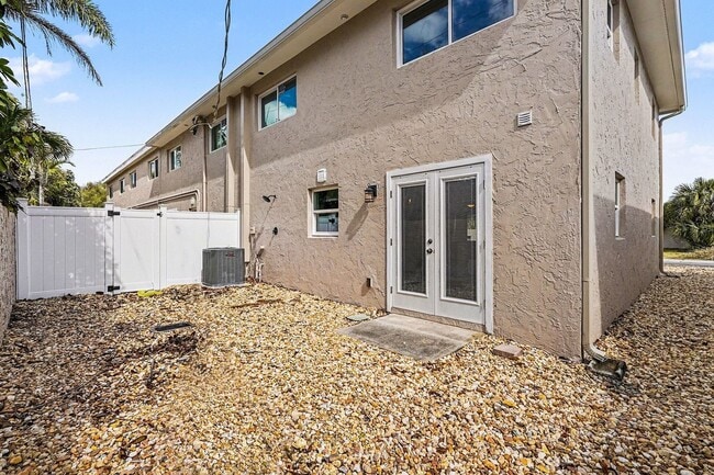 Building Photo - 1280 SR-A1A Unit D