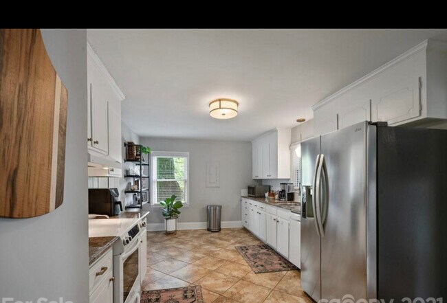 Building Photo - 4326 Castleton Rd