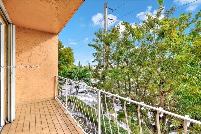 Building Photo - 6200 W Flagler St