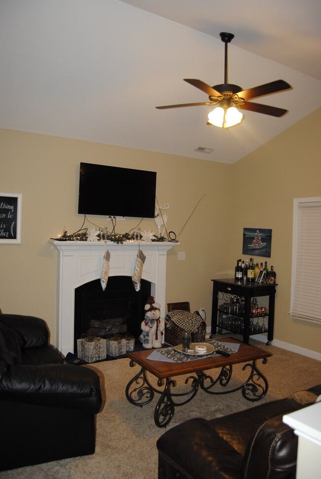 Building Photo - 210 Twilight Dr