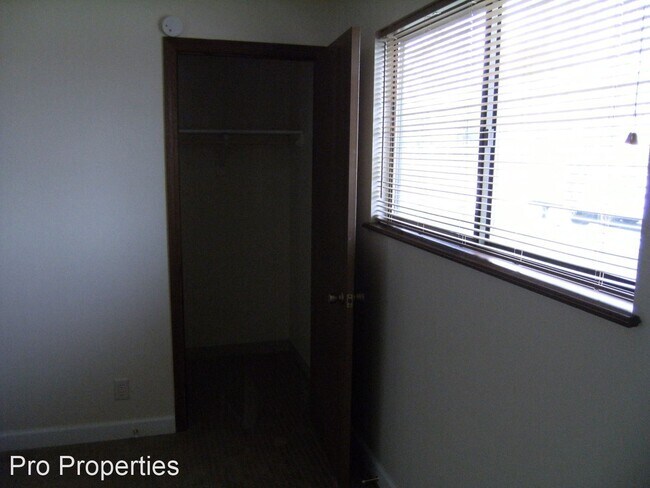 Building Photo - 3004 S 68th Ct