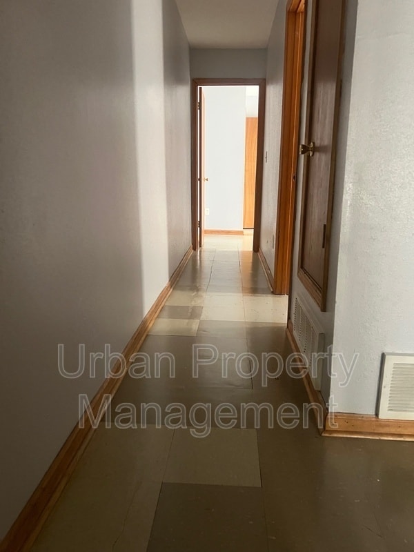 Building Photo - 110 E Frank Ave