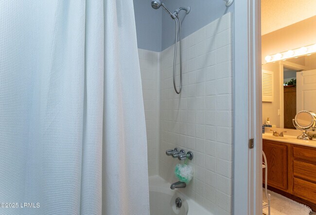 Building Photo - 18 Le Moyne Dr