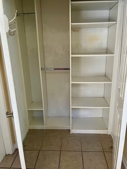 Closet by Entry - 918 21st St